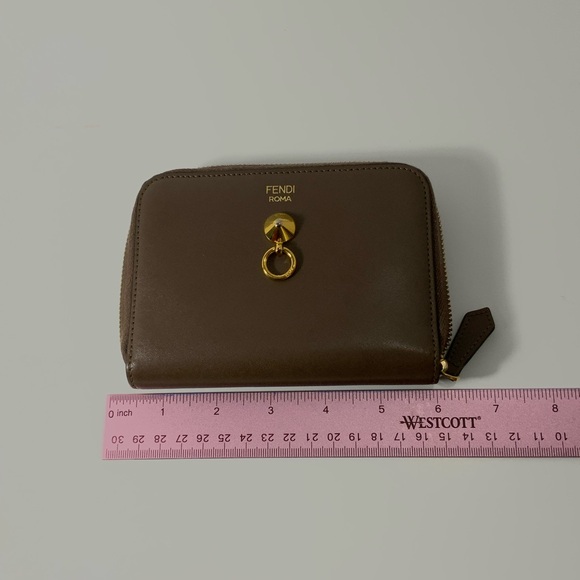 FENDI Bifold Wallet Visor
Way Leather Brown Women's
8M0401-6GM - Picture 2 of 16